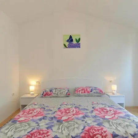 Apartman Eda *